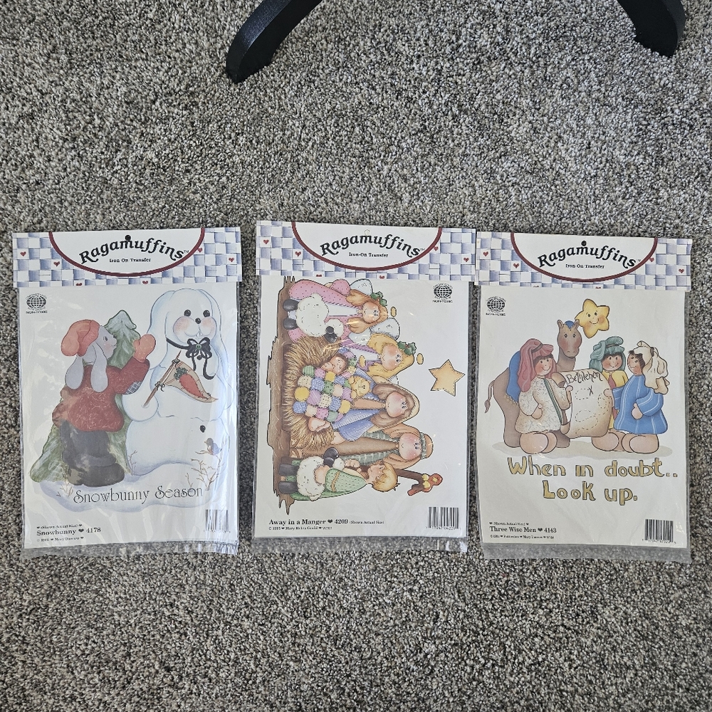 Lot of Vintage Christmas Crafts Raggamuffins Iron On Transfers Snowman Nativity